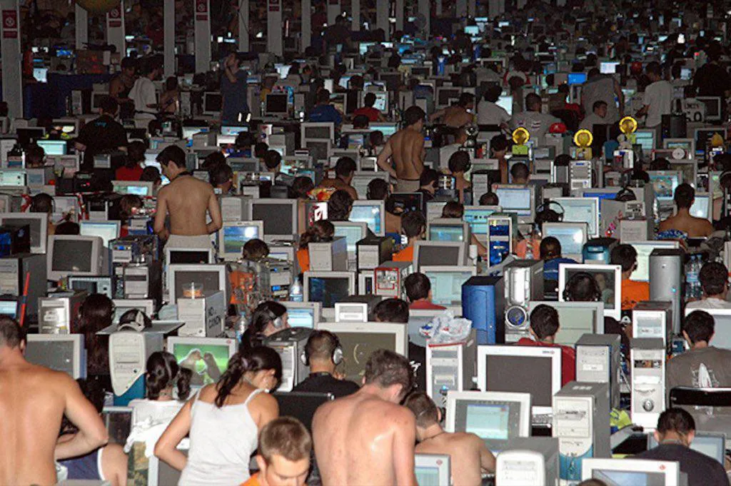 LAN party multiplayer gaming classic photo
