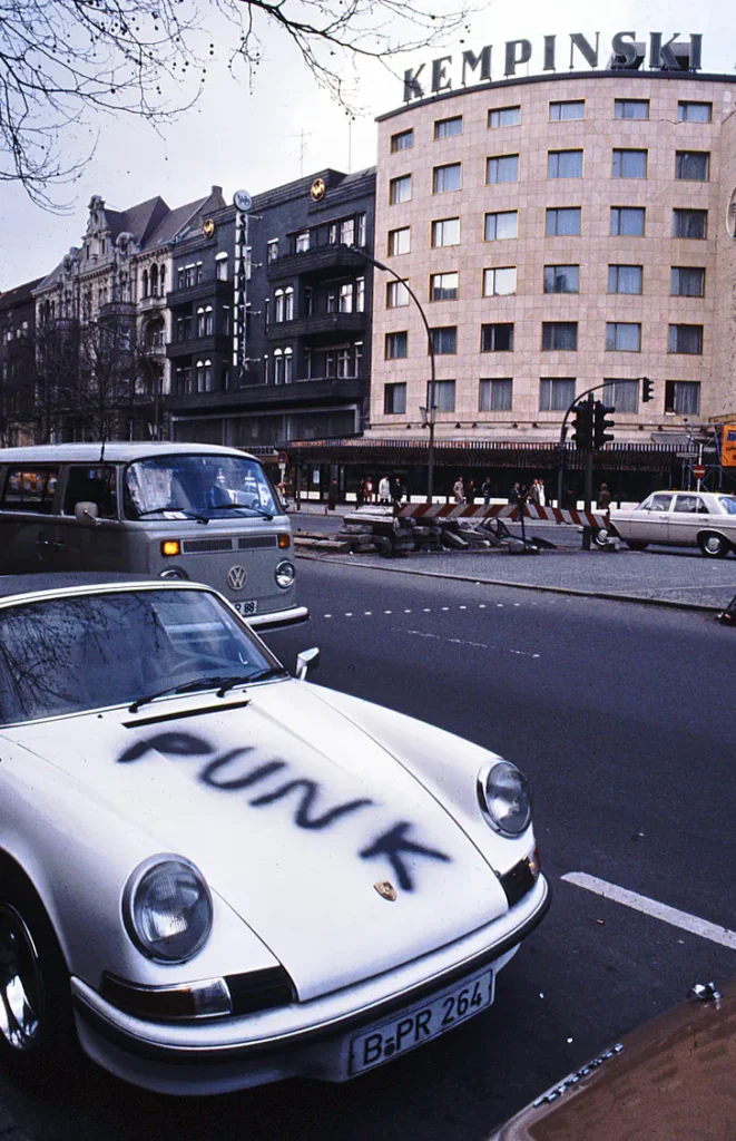 Gritty shots of Berlin from the 80s by Kurt Tauber