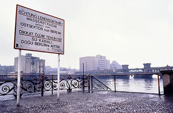 Gritty shots of Berlin from the 80s by Kurt Tauber