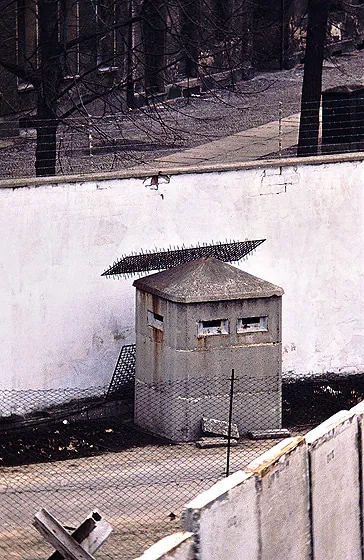Gritty shots of Berlin from the 80s by Kurt Tauber