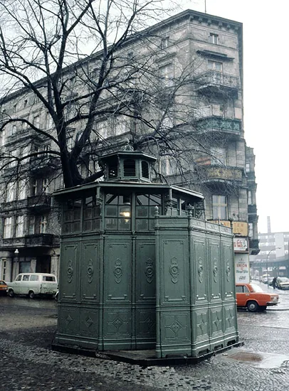 Gritty shots of Berlin from the 80s by Kurt Tauber