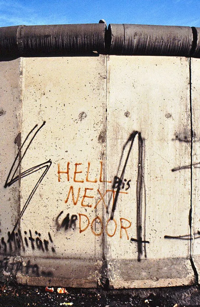 Gritty shots of Berlin from the 80s by Kurt Tauber